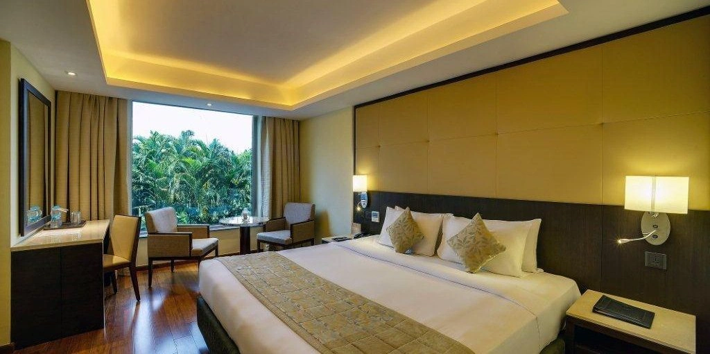 Club-Room-King-Size-Bed-ramee-guestline-hotel-in-electronic-city-bangalore