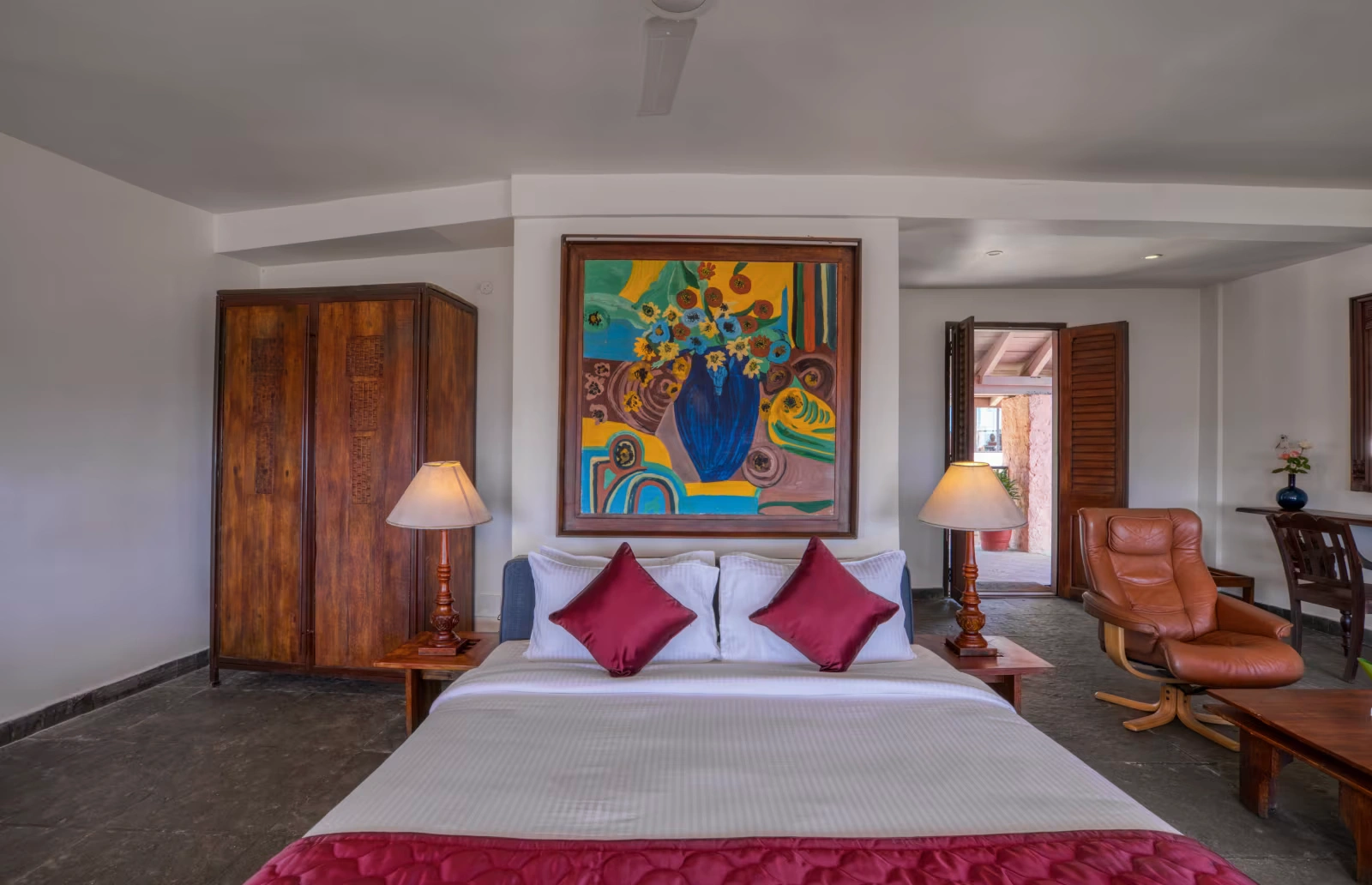 Executive_suite_Bedroom_jq2lxf