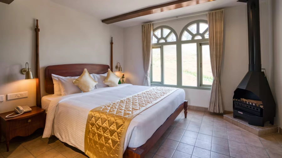 Jr_Suite_Bedroom_tbz9of