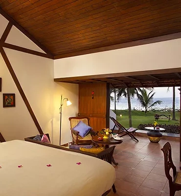 Leela-Kovalam-Deluxe-Sea-View-Room-Hotel.jpg (1)