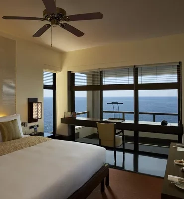 Royal-Club-Suite-Leela-Kovalam-a-raviz-hotel.jpg (1)