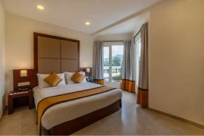 sterling-ooty-fern-hill-privilege-suite-primary-image.jpg.imgw.1280.1280