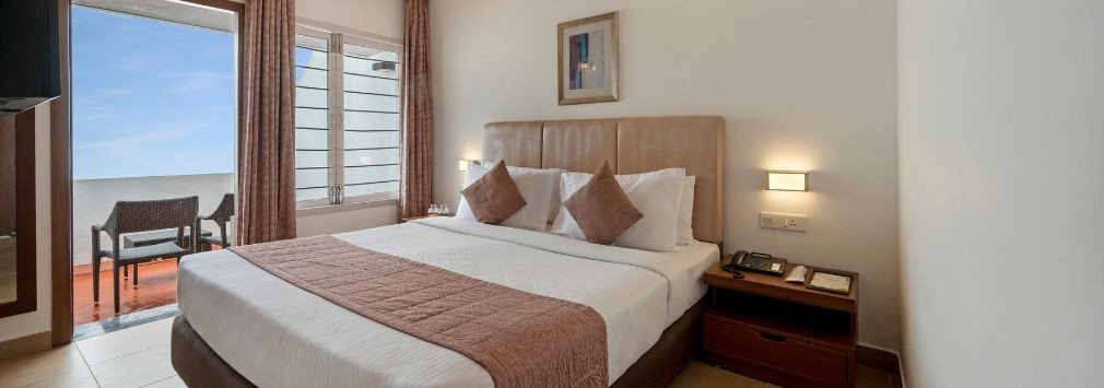 sterling-yercaud-privilege-suite-carousel-image1.jpg.imgw.1280.1280