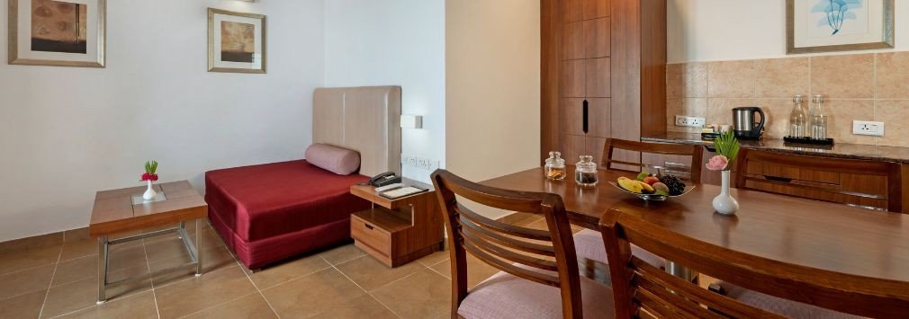 sterling-yercaud-privilege-suite-carousel-image4.jpg.imgw.1280.1280